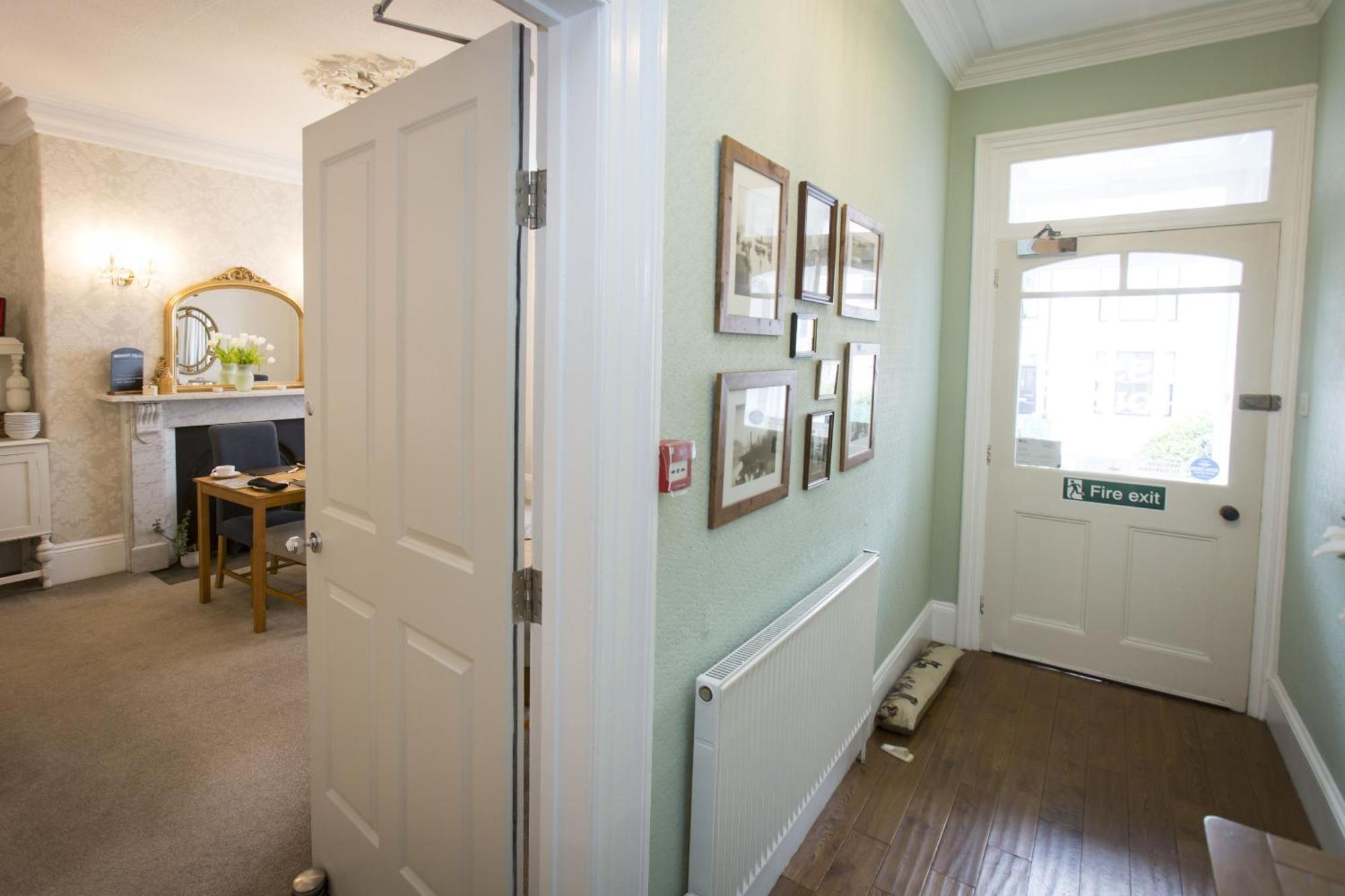 Rosslyn House Bed & Breakfast *